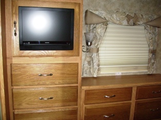 360SB Dresser & optional LCD TV 2