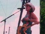 Terri Clark singing Girls Lie Too and explaining about Hooters' and Hot Wings