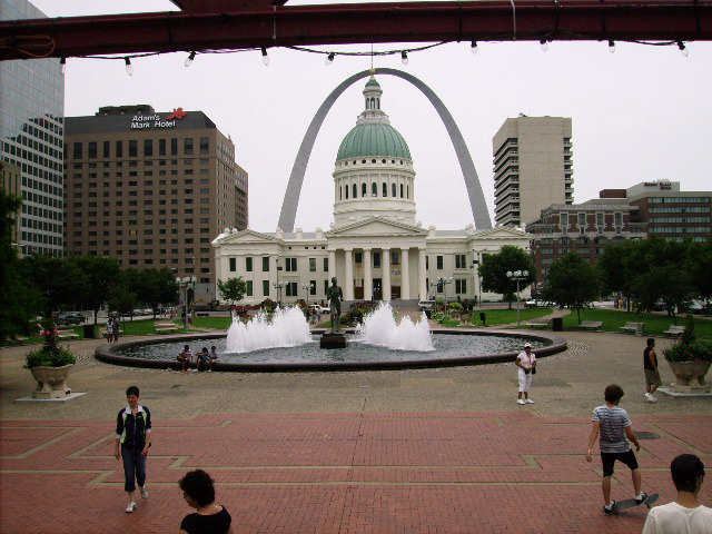 St Louis arch - courthouse