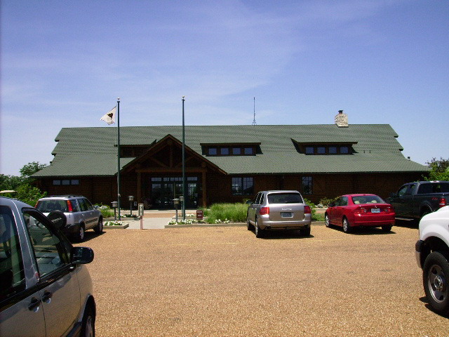 St Louis Far Oaks clubhouse