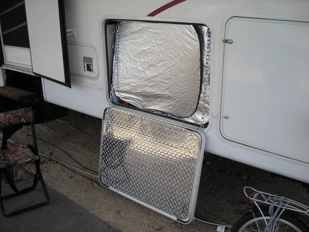 Cargo Door 5